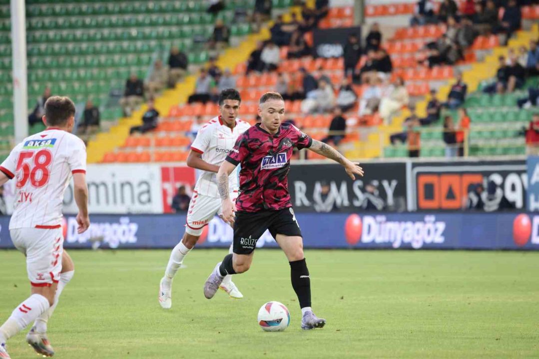 Trendyol Süper Lig: Alanyaspor: 1 - Sivasspor: 0 (İlk yarı)