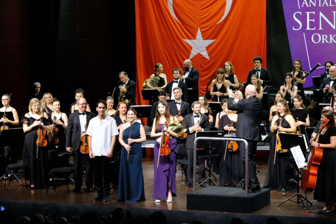 Senfoni Orkestrası’ndan Atatürk’e Saygı ve Gençliğe Armağan Konser