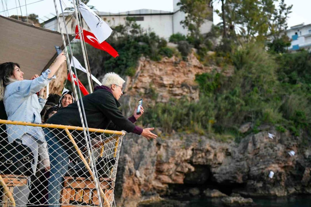 Muratpaşa’da Hıdırellez Tekne Turu: Dilekler 6 Mayıs Sabahı Akdeniz’e Uğurlanacak