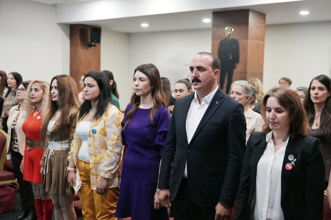 Kadınlar, sertifikalarını Başkan Kotan'dan aldı