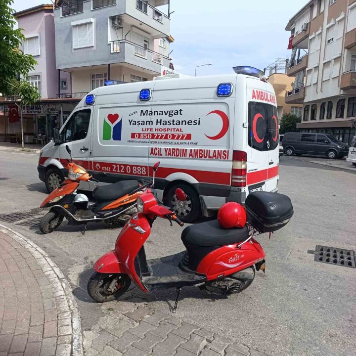 Kamyonete çarpmamak için frene bastı, elektrikli bisikletiyle devrildi: 1 yaralı
