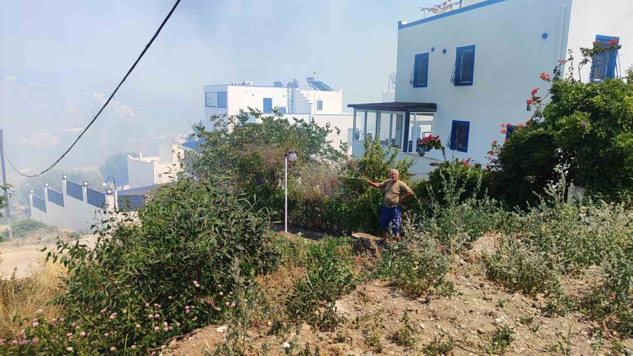 Bodrum’da otluk alanda çıkan yangın site sakinlerini korkuttu