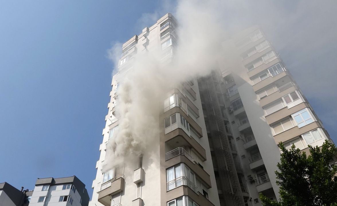 Lara'da korkutan yangın