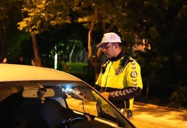 Isparta’da 1 saatlik asayiş ve trafik uygulamasında 236 kişi sorgulandı