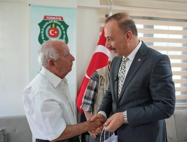 Isparta’da babalar günü şehit babalarıyla birlikte kutlandı