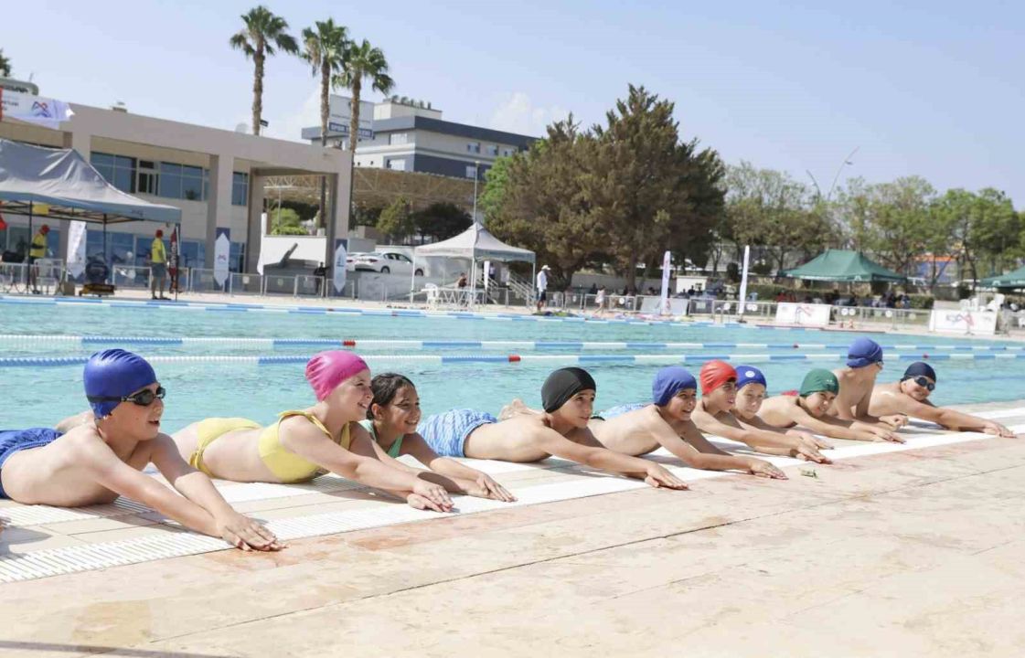 Sıcaklara Sporla Karşılık: Mersinliler Yüzme Kurslarına Akın Ediyor