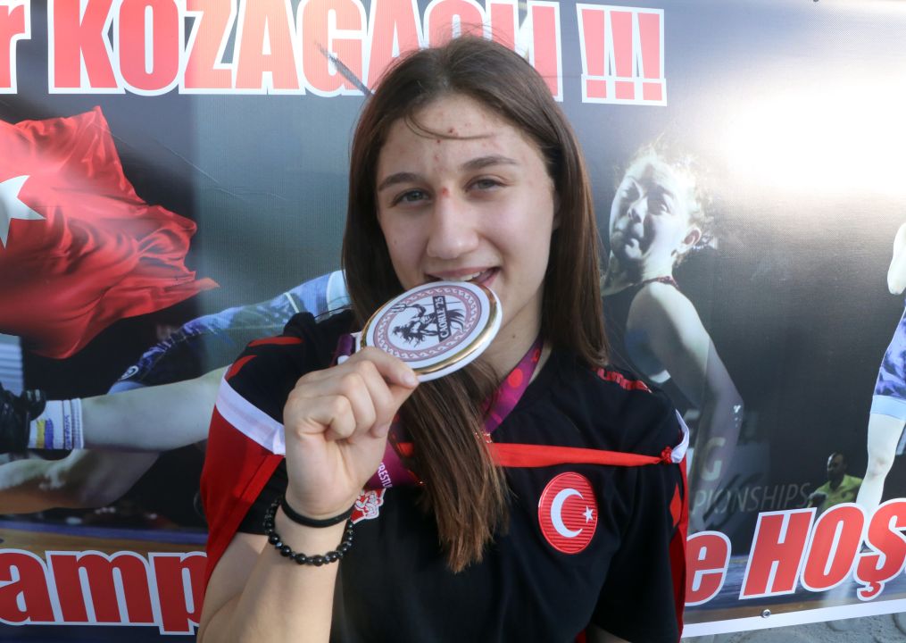 Avrupa şampiyonu Begüm, memleketinde davul zurnayla karşılandı