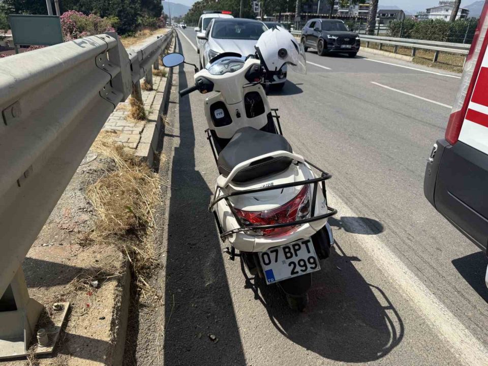 Otomobille motosiklet çarpıştı: 1 yaralı