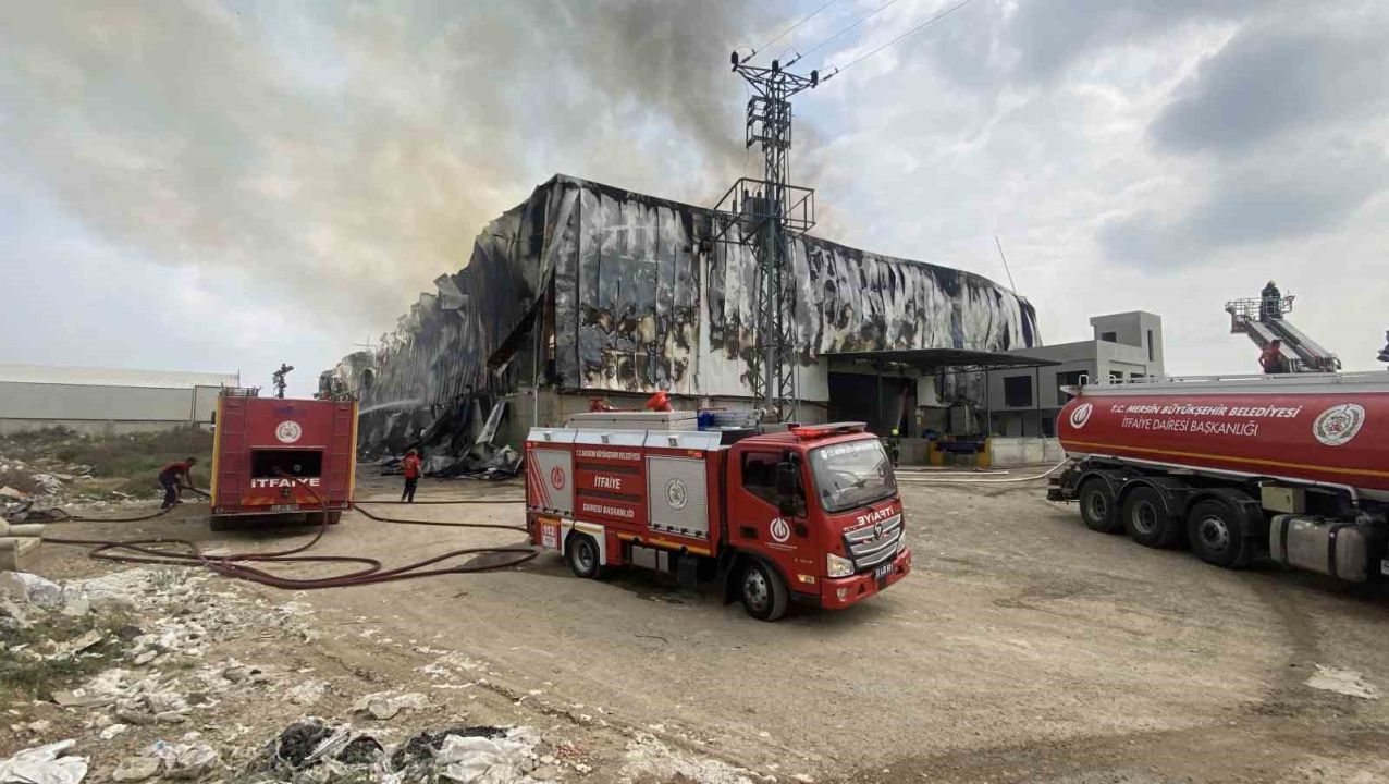 Mersin’de pamuk fabrikasında yangın, ekipler müdahale ediyor