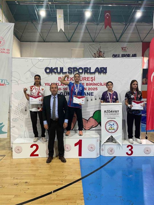 Taşımalı köy okulundan Türkiye şampiyonluğuna