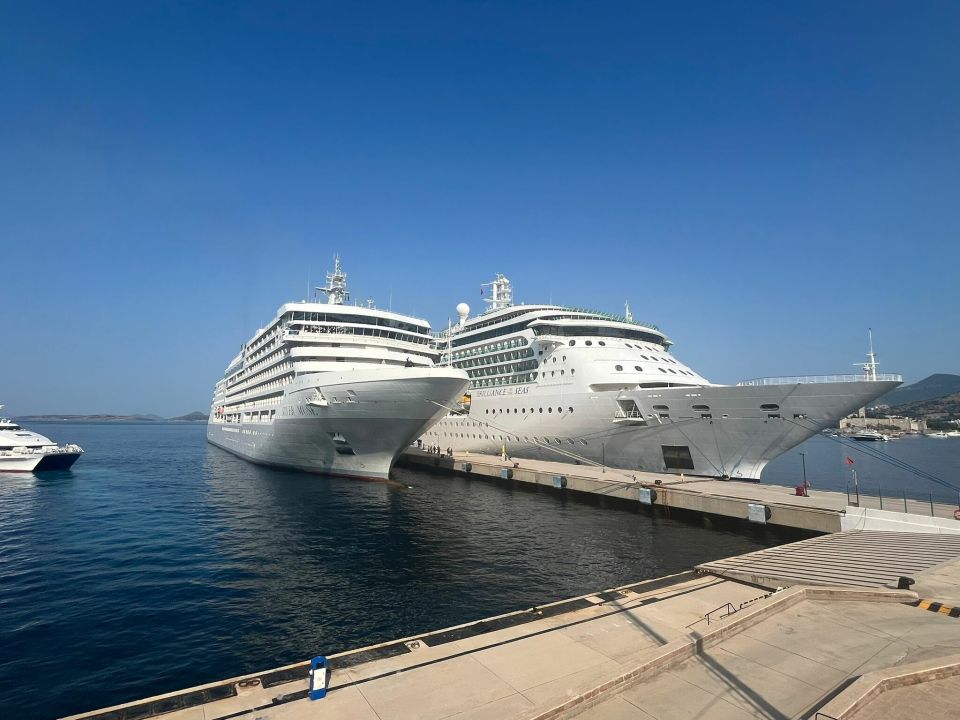 Bodrum'a 2 kruvaziyer toplam 2 bin 935 turist getirdi