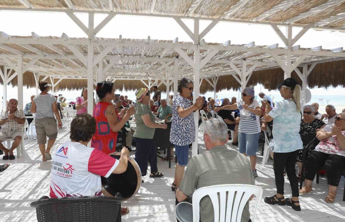 Mersin’de emeklilere ’Yaza Merhaba’ etkinliği