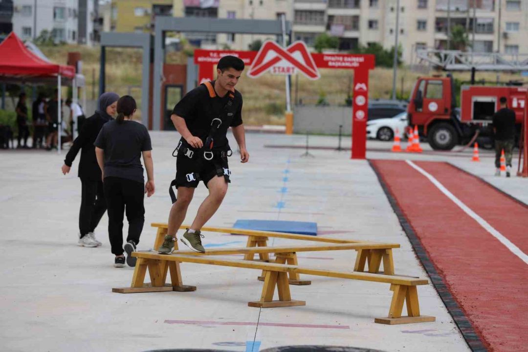 Mersin’de itfaiye eri adayları parkur sınavına hazırlanıyor