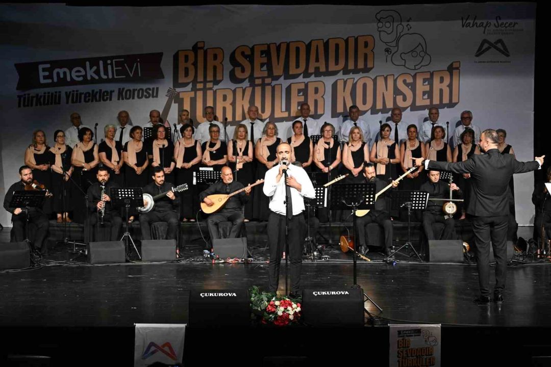 Mersin’de emekli korosundan duygu dolu türkü gecesi