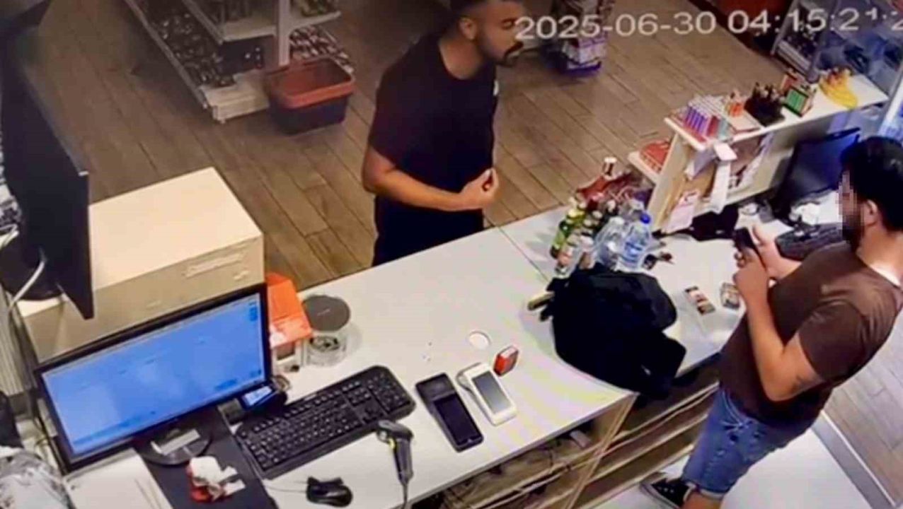 İki paket sigara için kasiyeri bıçakladılar: O anlar kamerada