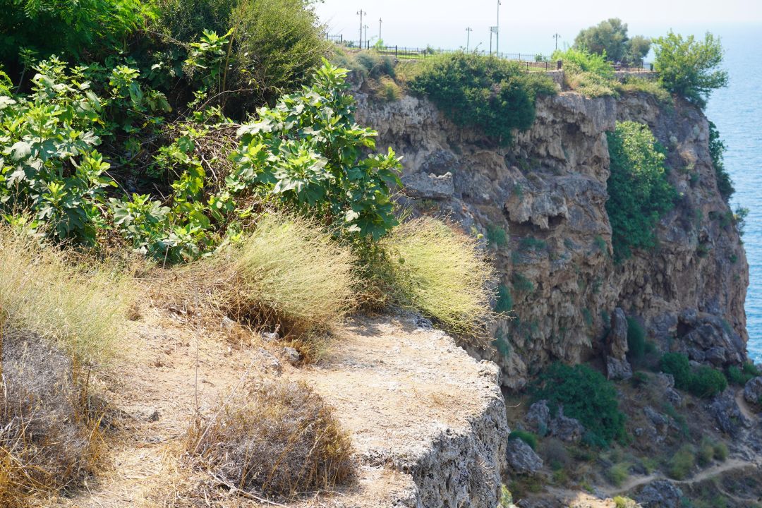 'Falezlerin gelini' de yangından etkilendi