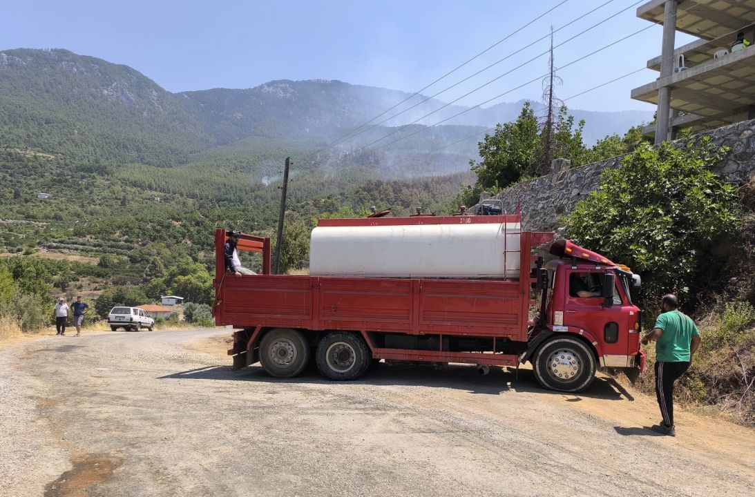 Antalya'da 2 orman yangını sürüyor; 2'si kontrol altında