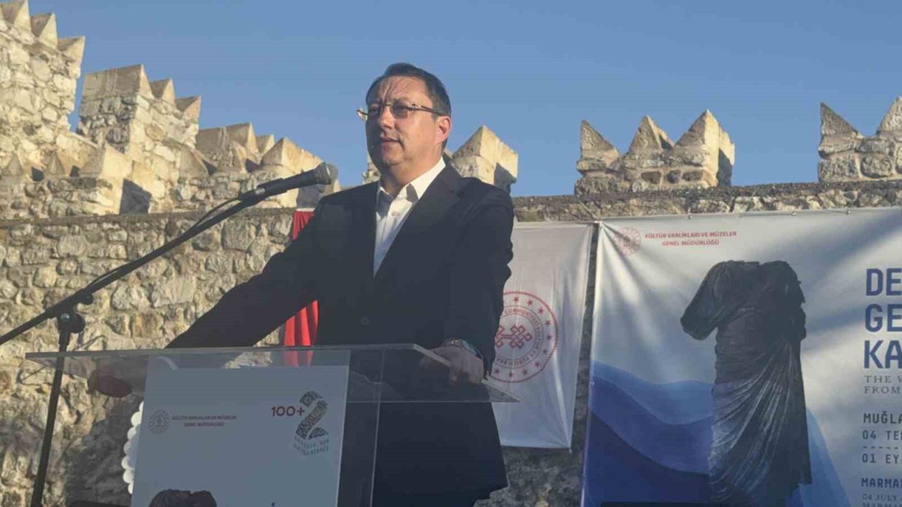 Denizden Gelen Kadın sergisi Marmaris Kalesi’nde açıldı