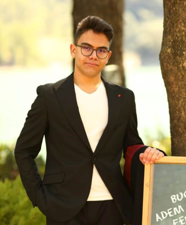 Bucak'ta 4 öğrenci 2025 YKS'de Türkiye derecesi elde etti