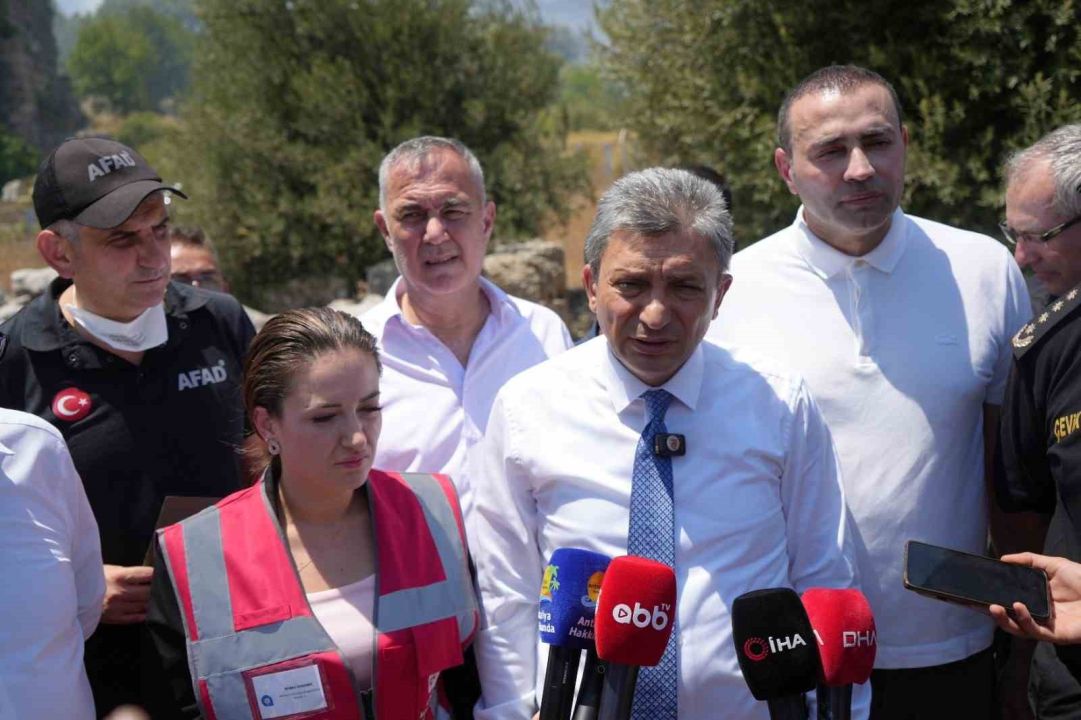 Vali Şahin: "Yangınlar şehir merkezlerinde ciddi risk oluşturdu"