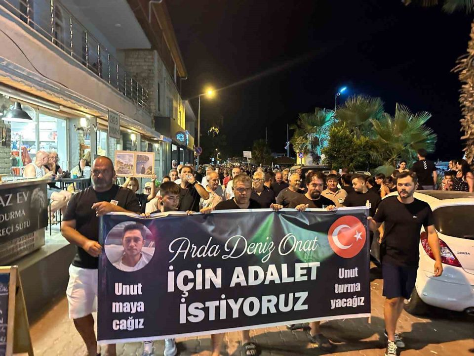 Marmaris’te teknedeki kavgada ölen Arda Deniz Onat için yürüyüş yapıldı