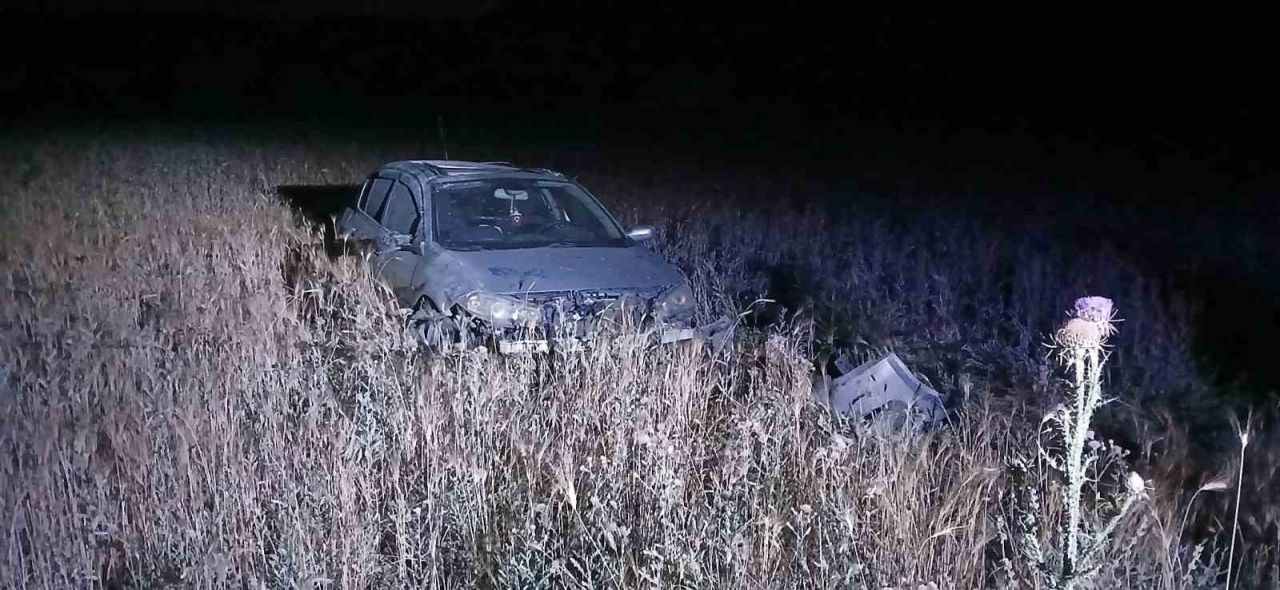 Burdur’da otomobil tarlaya uçtu: 2 yaralı