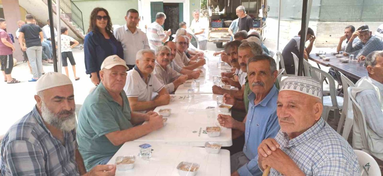 Tarsus’ta imece usulü aşure ikramı