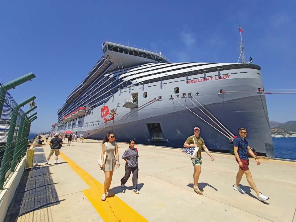 Bodrum’a denizden 2606 turist geldi
