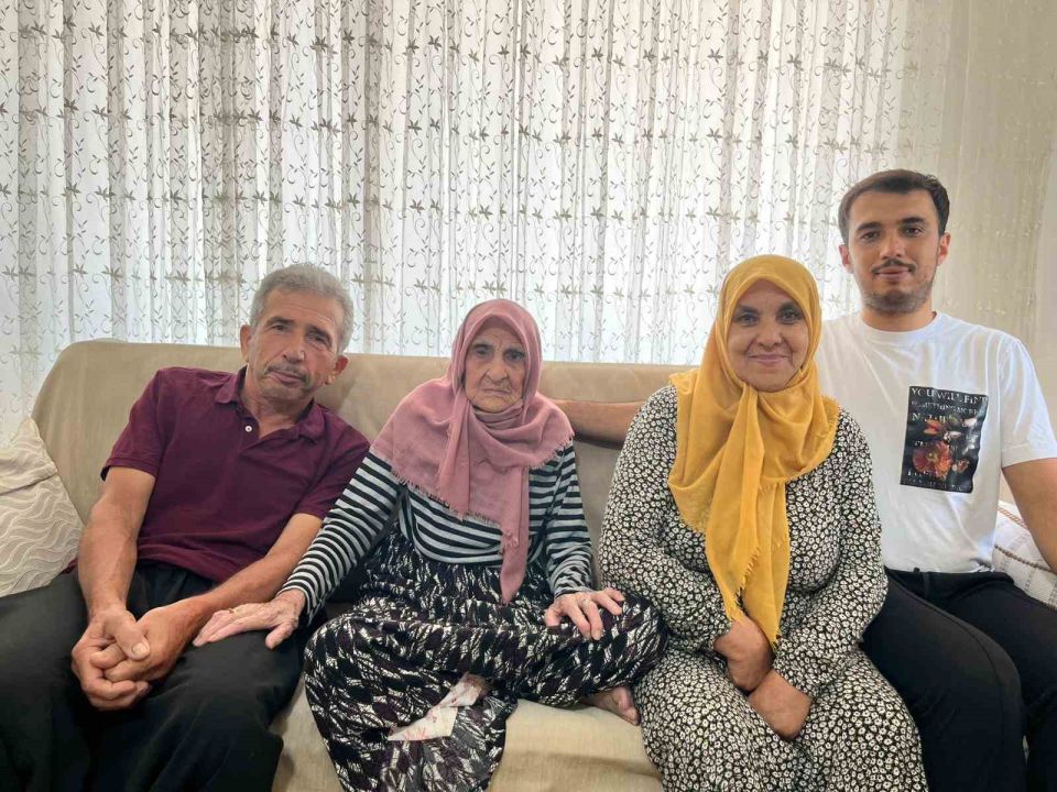 Asırlık Çınar! 101 Yaşında, 4 Kuşağı Bir Arada Görüyor