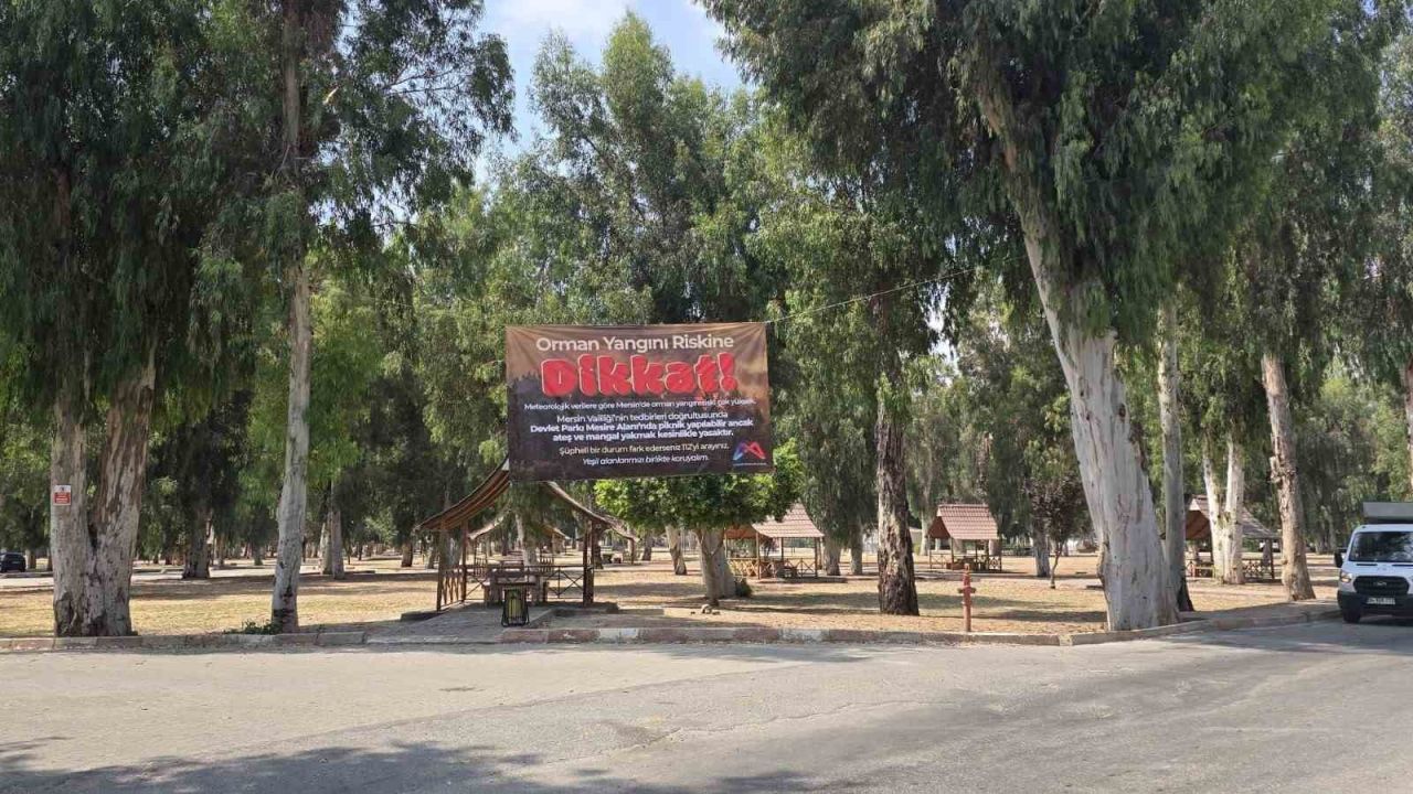 Mersin Büyükşehir Belediyesinden orman yangınlarına afişli uyarı