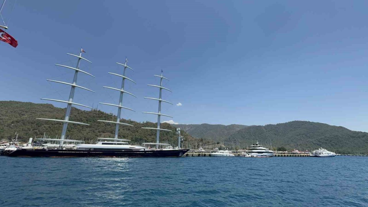 Milyarlık ‘Maltese Falcon’ Marmaris’te yakıt ikmali yaptı