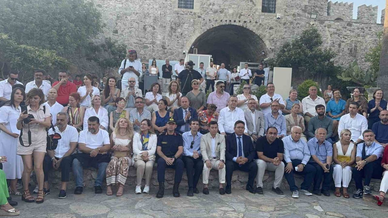 Denizden Gelen Kadın sergisi Marmaris Kalesi’nde açıldı