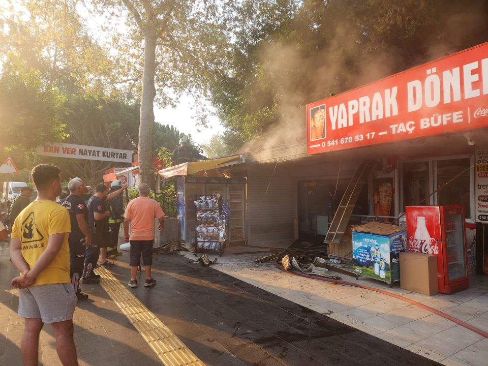 Büfe yangını korkuttu