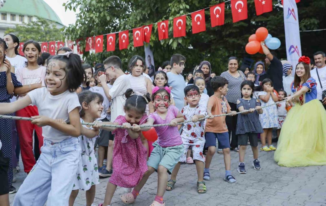 Mersin’de çocuklar ’Köy Bizim, Şenlik Bizim’ etkinliğiyle doyasıya eğlendi