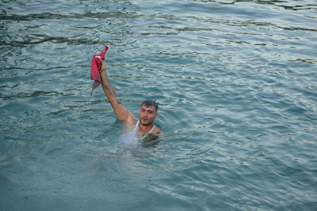 Kabotaj coşkusu Antalya’da denizle buluştu, geleneksel bayrak yarışı nefes kesti