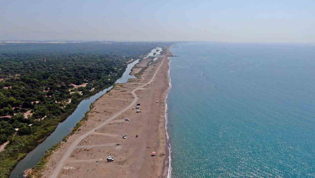 Çardaklardan arındı ama o meşhur sahil çöplerle boğuşuyor!