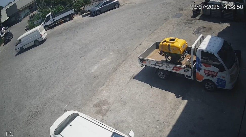 Manavgat’ta iki otomobilin çarpıştığı anlar kamerada