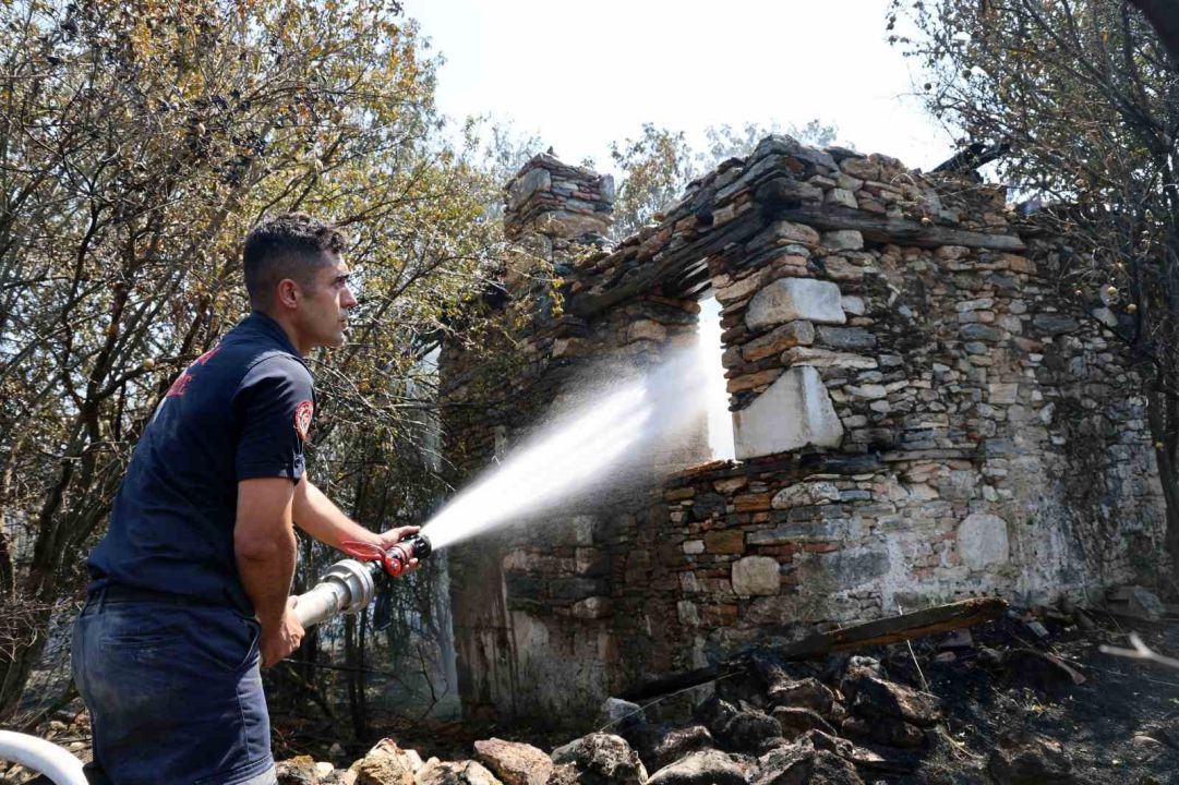 2 bin 500 yıllık antik kentin ciğerleri yandı