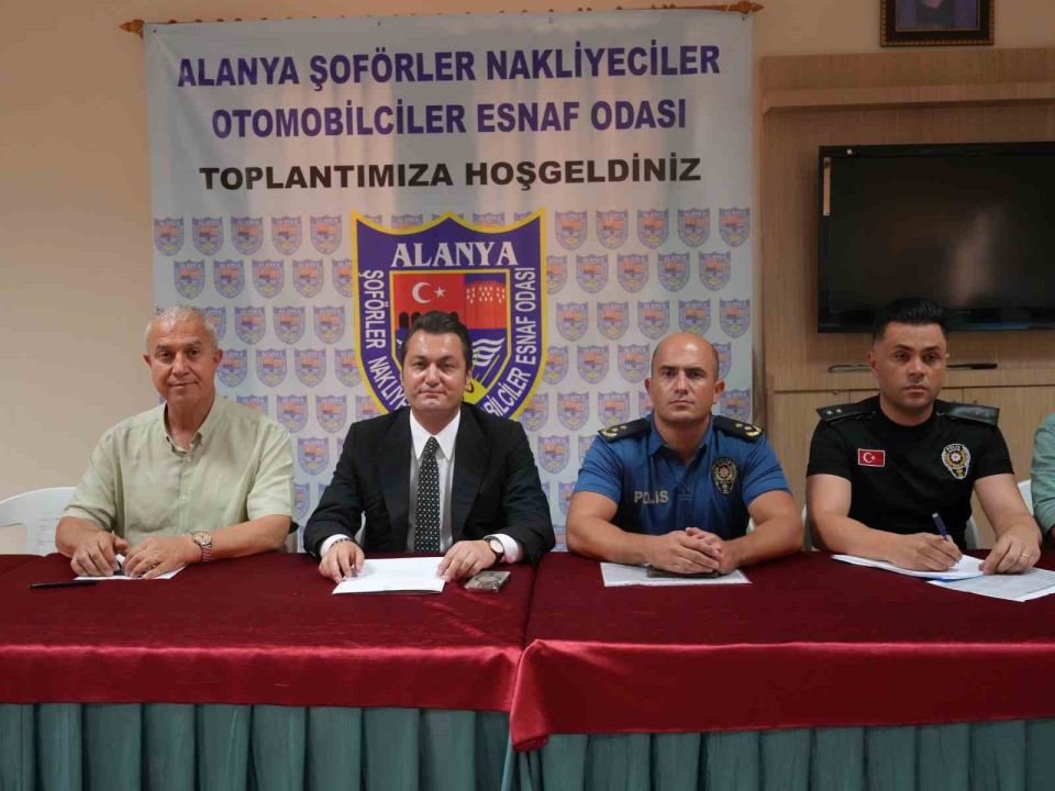 Alanya’da zabıtadan taksilere sivil takip