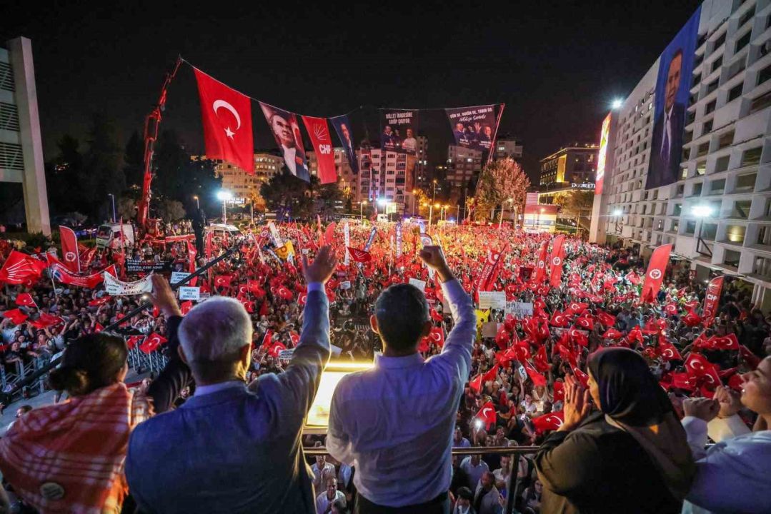 Özgür Özel’den Antalya’da miting