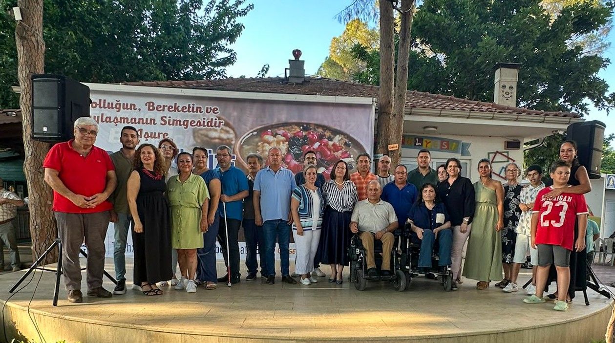 Aşurenin bereketi Muratpaşa’da paylaşıldı