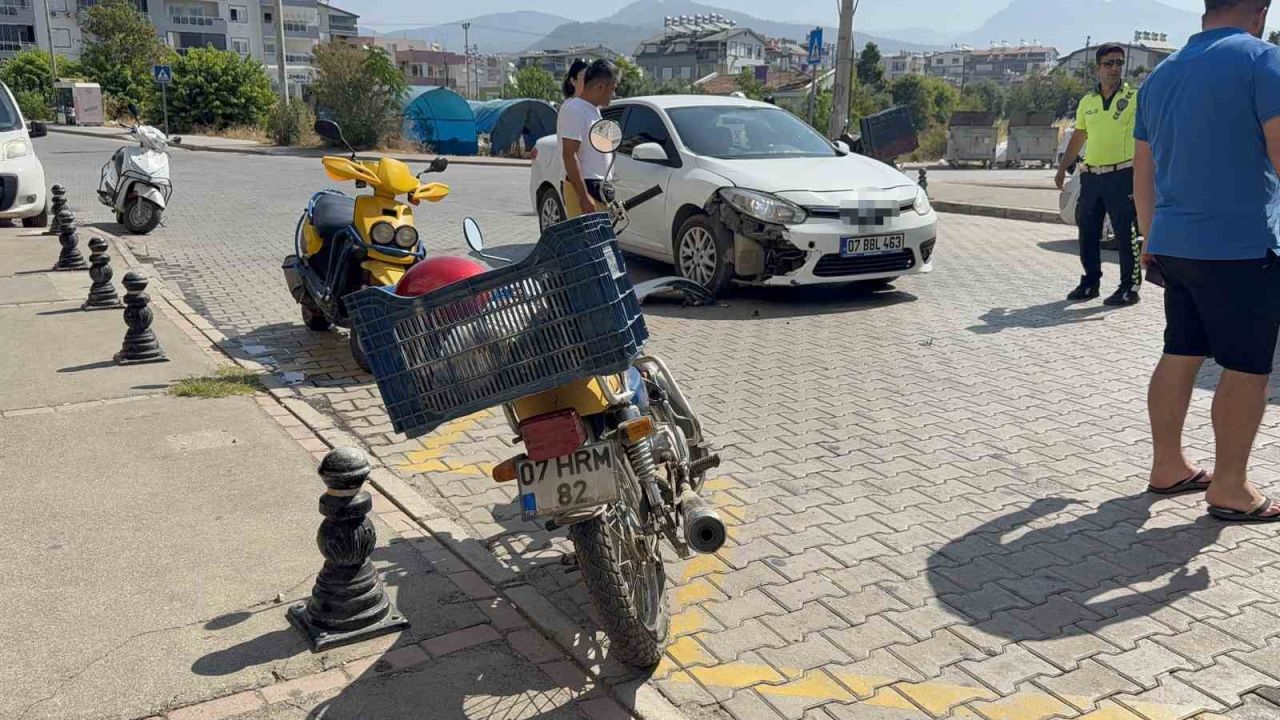 Otomobille motosiklet çarpıştı: 1 yaralı
