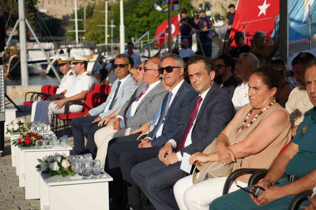 Kabotaj coşkusu Antalya’da denizle buluştu, geleneksel bayrak yarışı nefes kesti