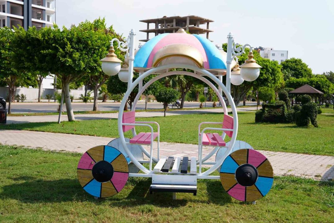 Erdemli’de atık malzemelerle park ve bahçelere estetik dokunuş