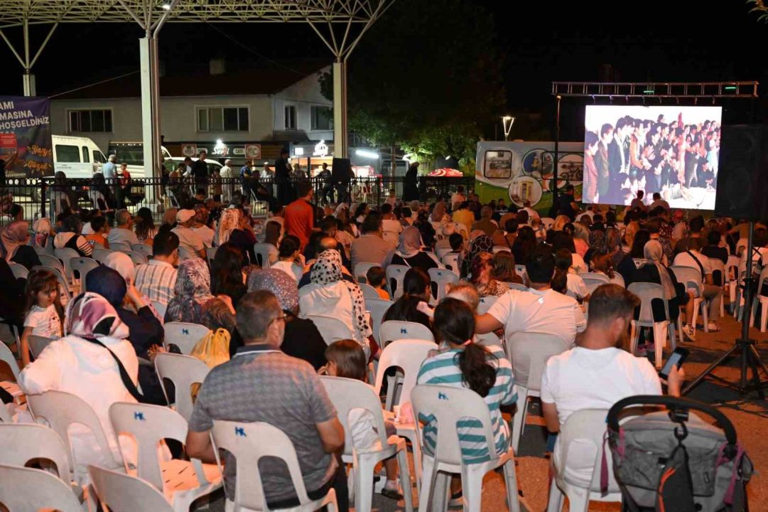 Mahallede nostaljik sinema keyfi