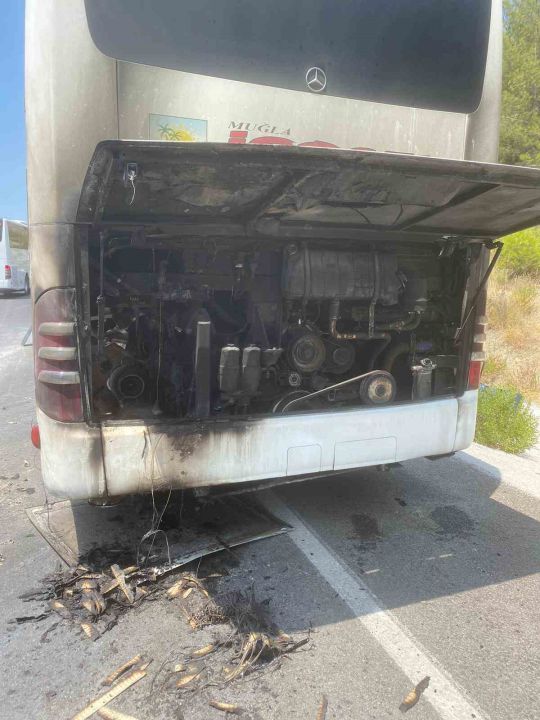 Menteşe’de yolcu otobüsünde yangın paniği