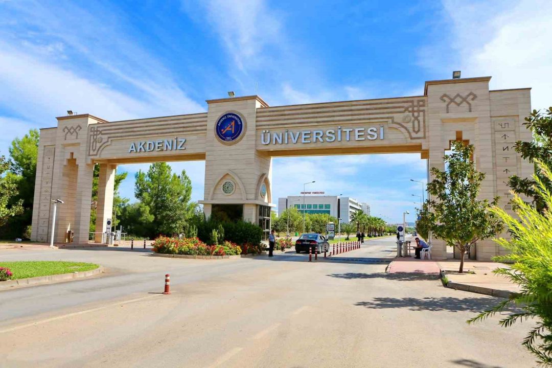 Akdeniz Üniversitesi ailesine 9 bin yeni öğrenci katıldı
