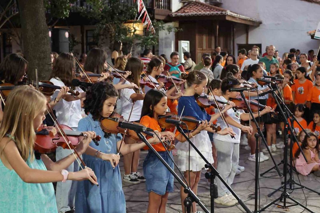 Menteşe Belediyesi yaz kursları coşkulu etkinlikle sona erdi