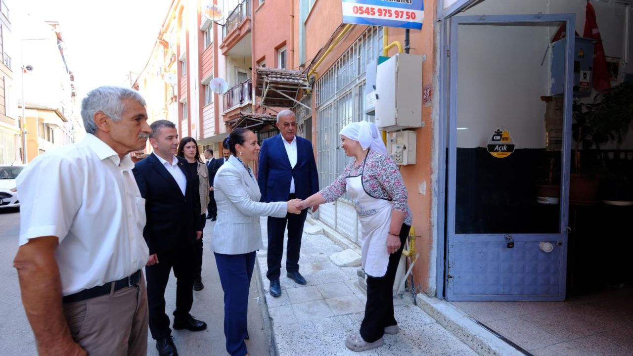 Validen esnaf kadınlara ziyaret