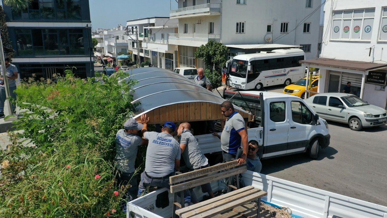 Bodrum'da 3 mahallede eskiyen kent mobilyaları yenilendi